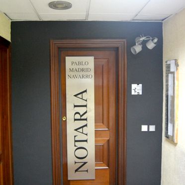 NOTARY IGNACIO PEREZ-OLIVARES DELGADO puerta de oficina